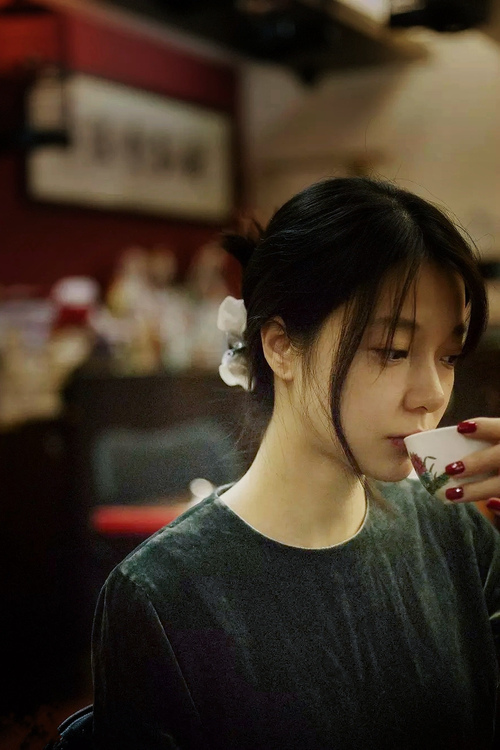 球员在节奏变化中如何调整持球姿态,持球姿势